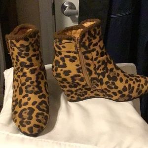 ladies leopard print boots